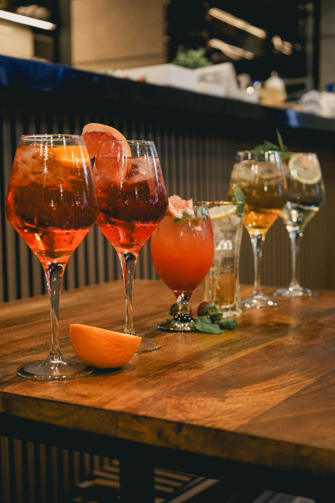 Cocktail de autor preparado ao balcão